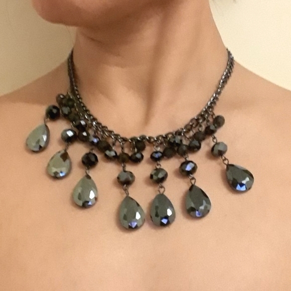 BLACK CRYSTAL TEARDROPS NECKLACE - Picture 6 of 8